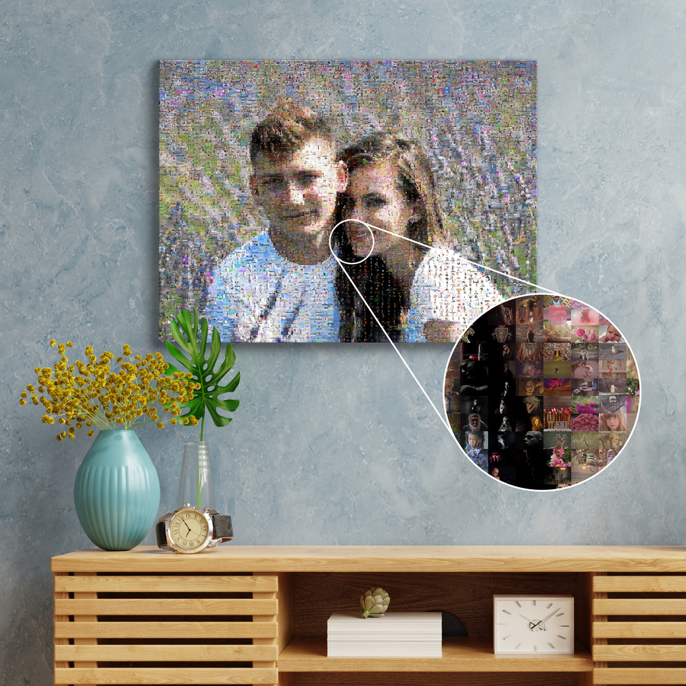 Portrait de couple en mosaïque photo au-dessus d’un buffet en bois, avec un zoom sur les petites photos
